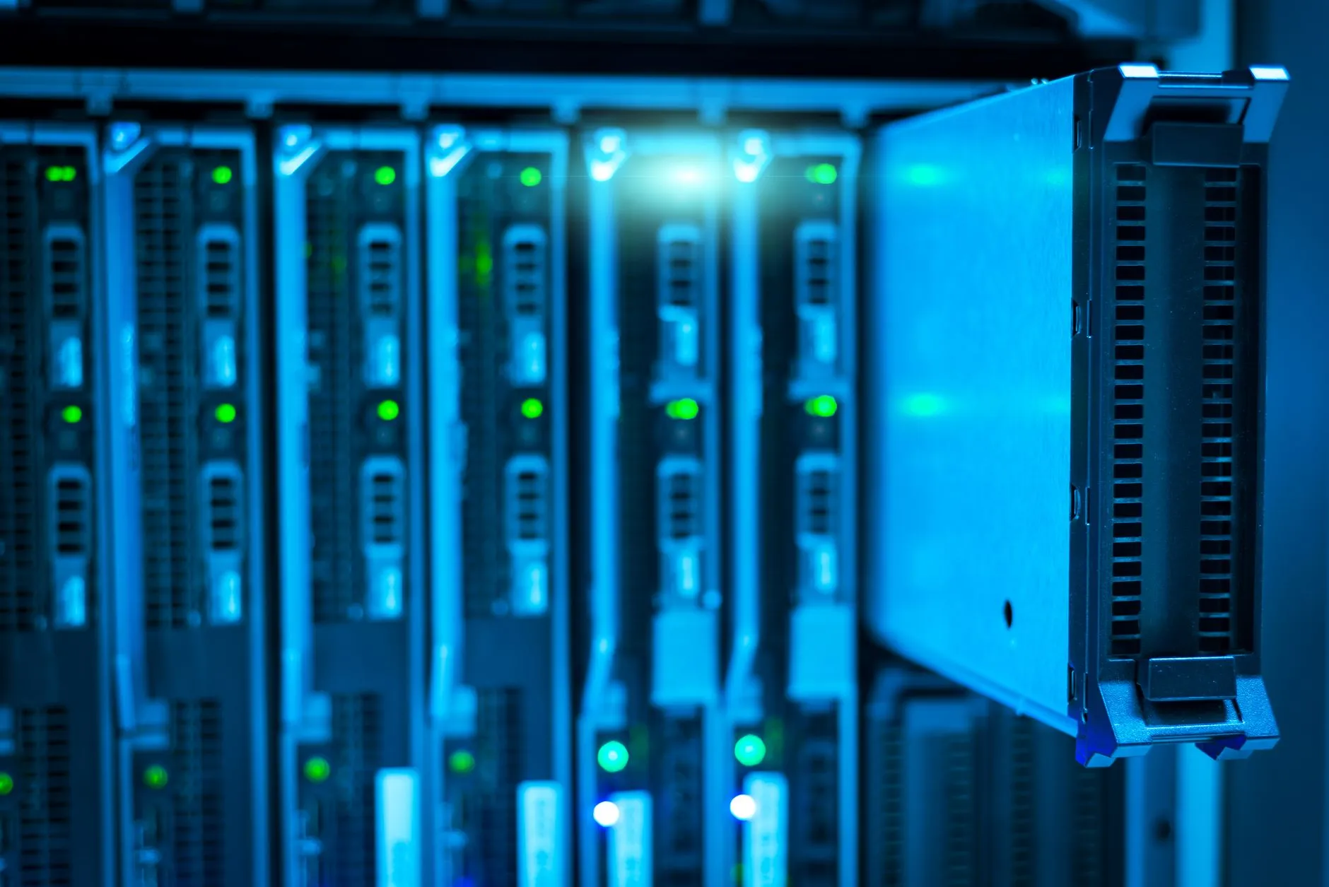 华北地区机房蓄电池日常维护周期及检测标准指南正文配图 1